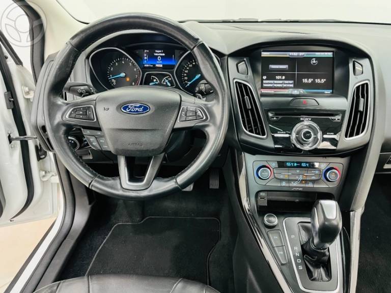 FORD - FOCUS 2.0 TITANIUM PLUS SEDAN 16V FLEX 4P AUTOMÁTICO - 2015/2016 - BRANCA - R$ 69.990,00
