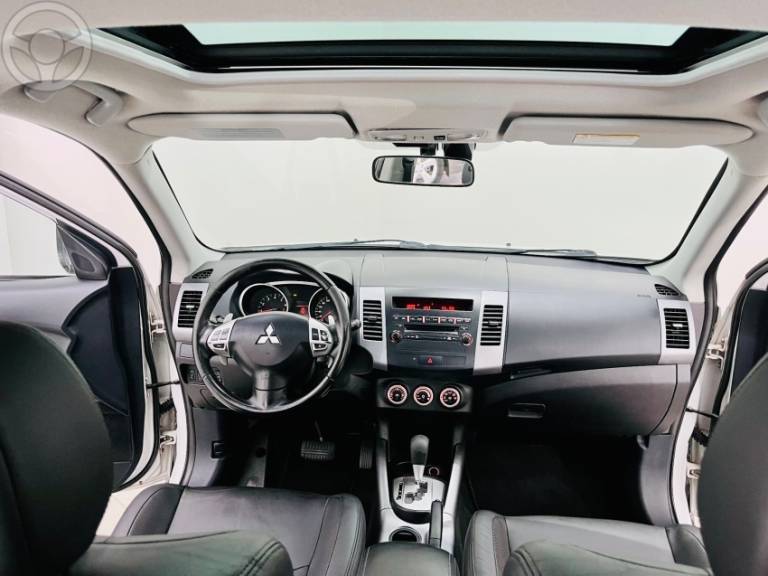 MITSUBISHI - OUTLANDER 2.0 16V 4P AUTOMÁTICO - 2012/2013 - BRANCA - R$ 62.990,00